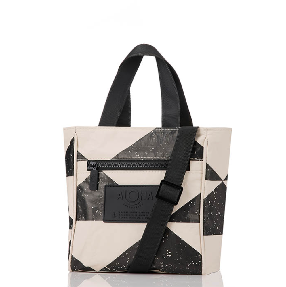 【新品•未使用】ALOHA Collection Crossbody バッグ Aloha Collection Crossbody Bag | Swell Life Shop